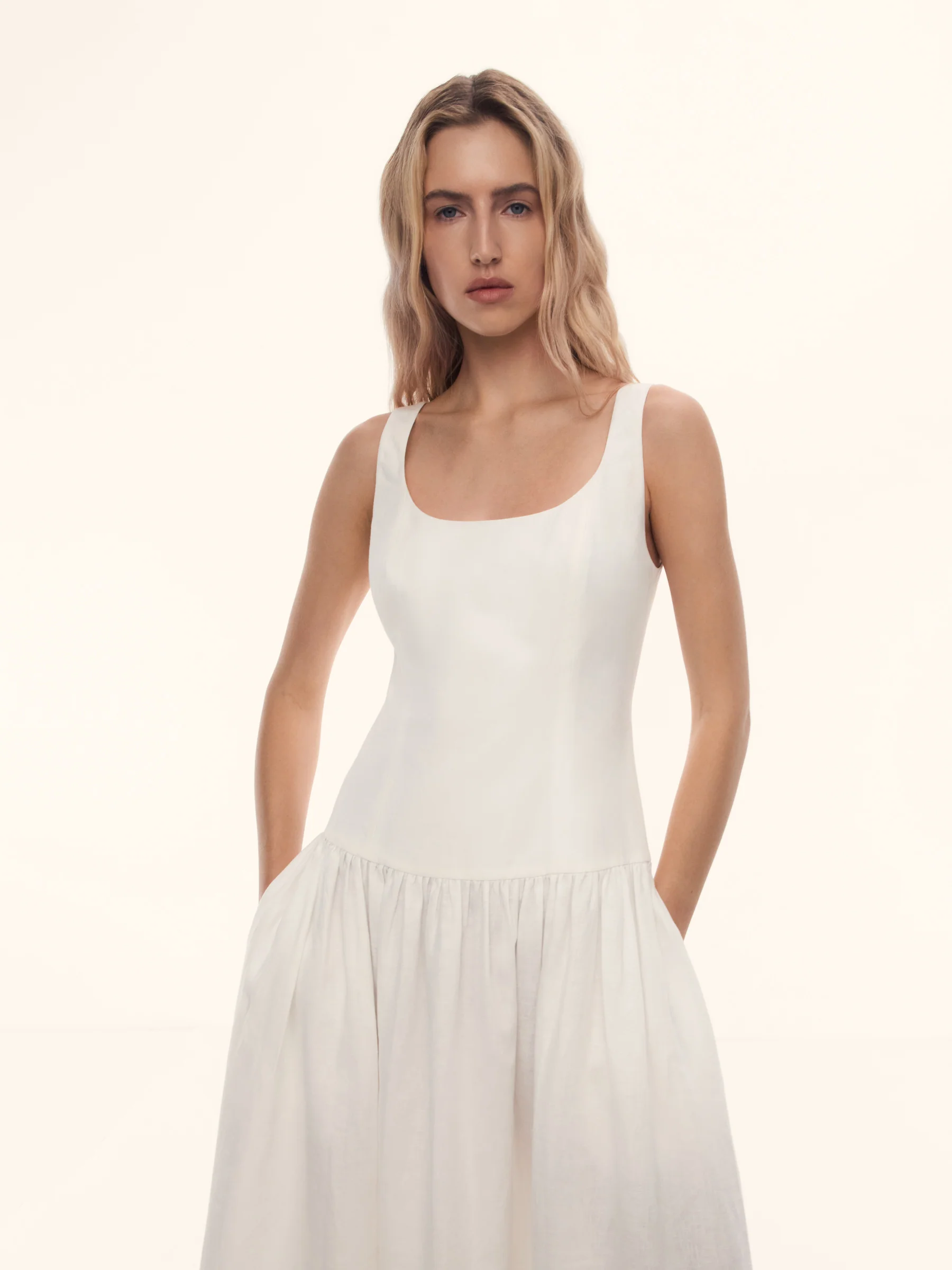 Antoinette linen dress - Image 3