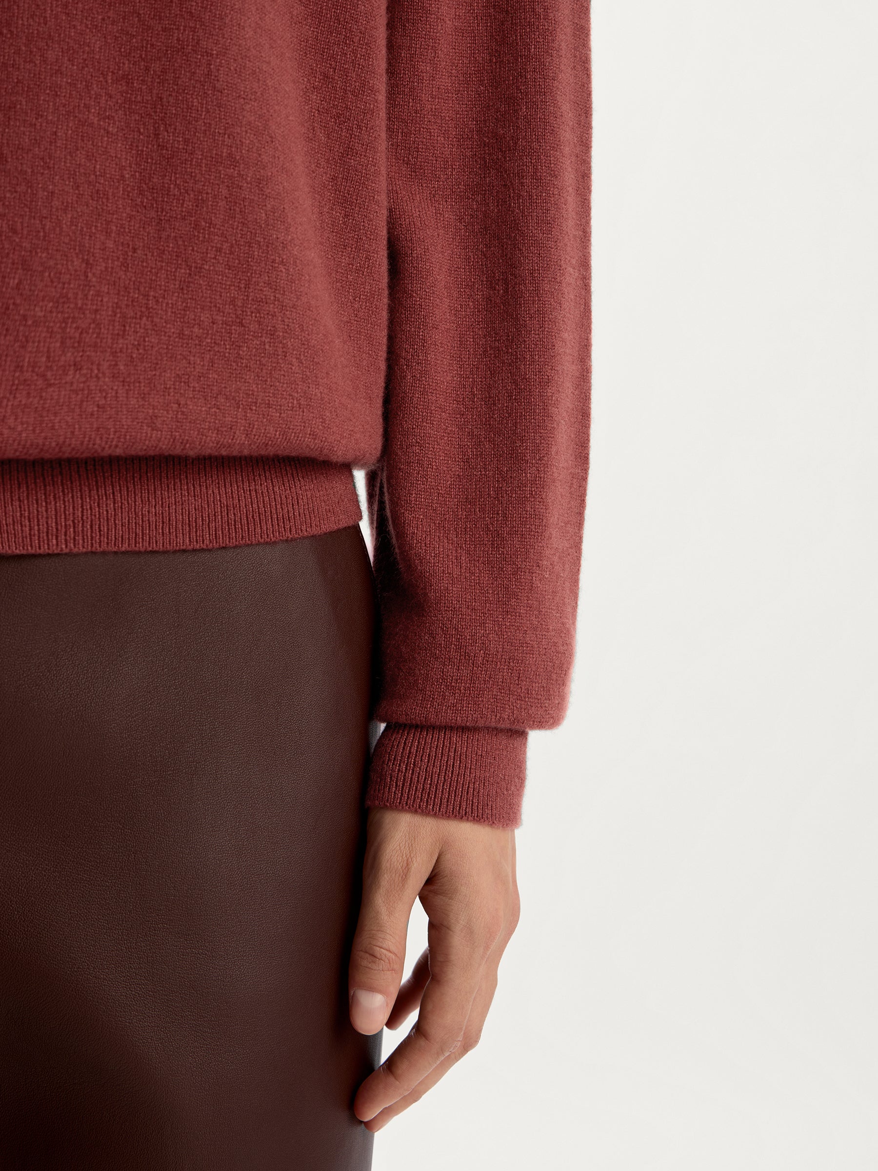 Cashmere crew neck jumper - Image 4
