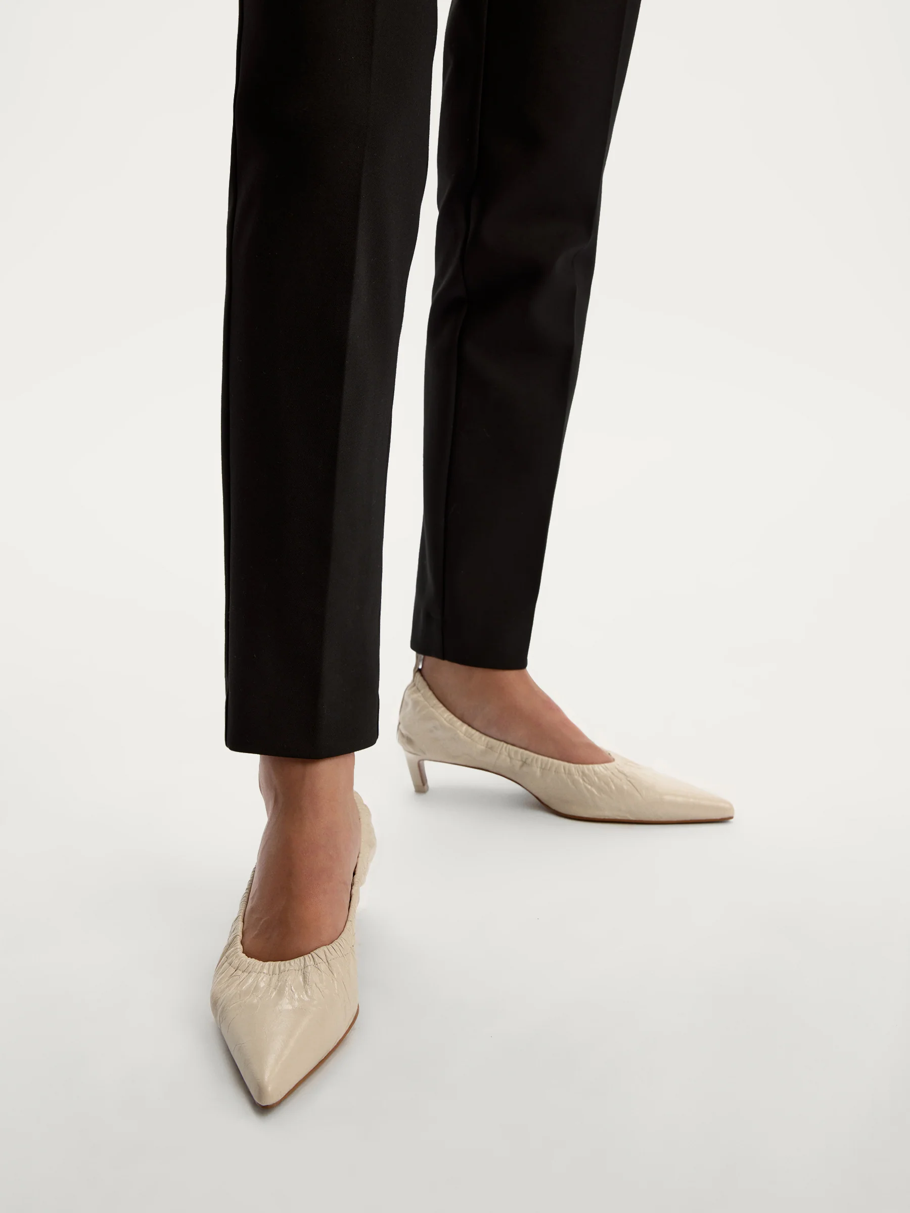 Crinkled leather pumps - Image 3