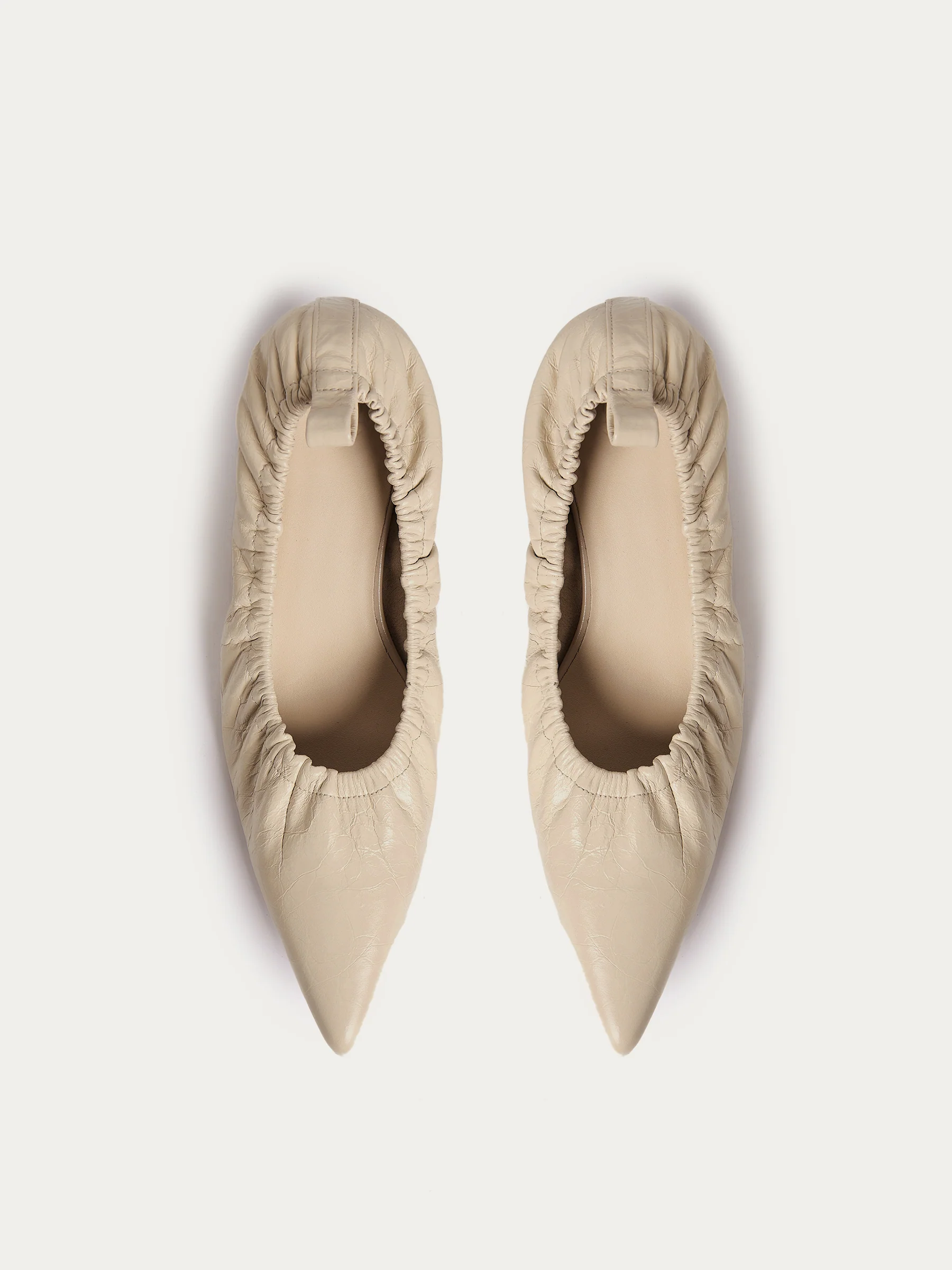 Crinkled leather pumps - Image 4