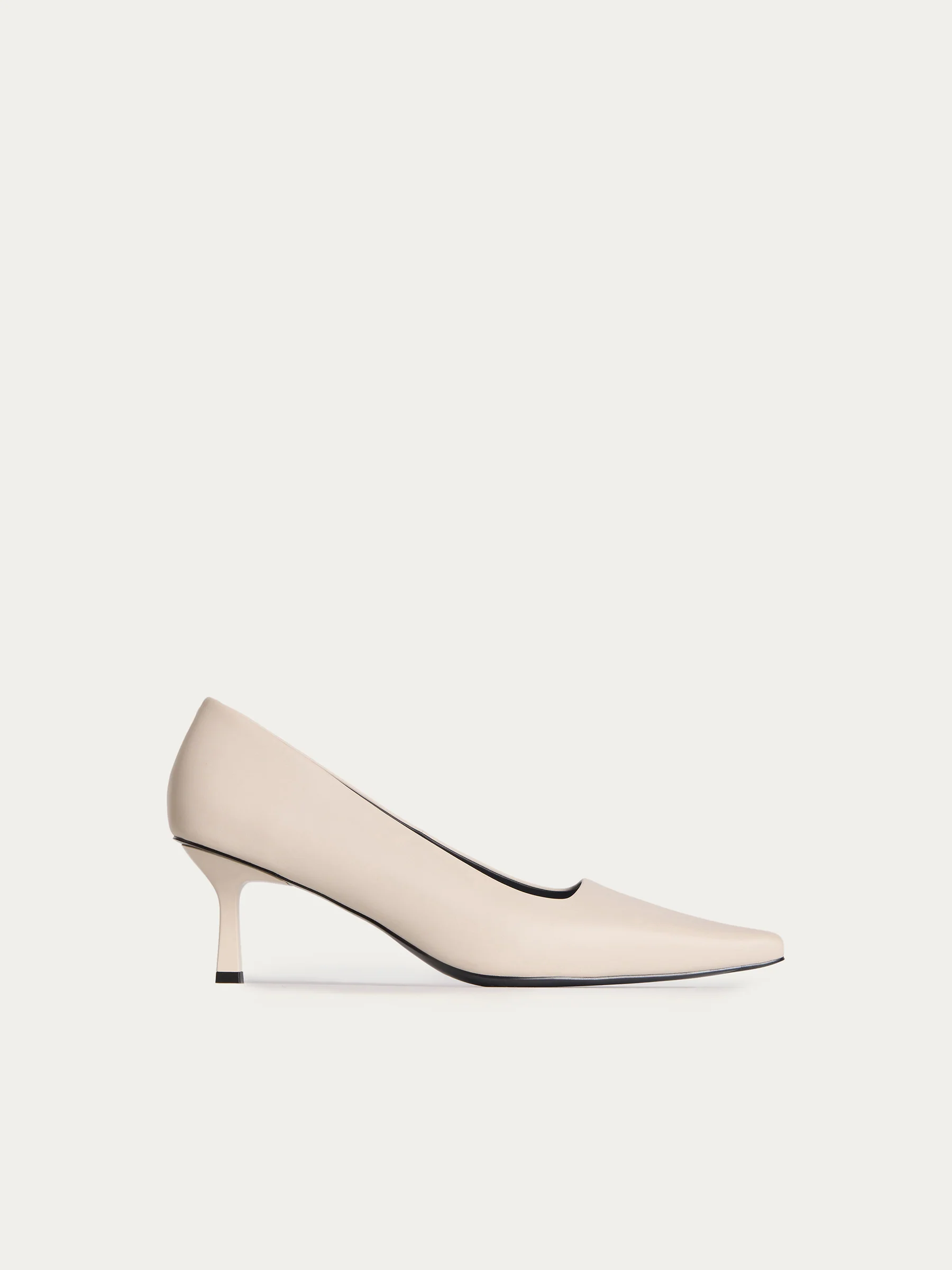 Leather pumps