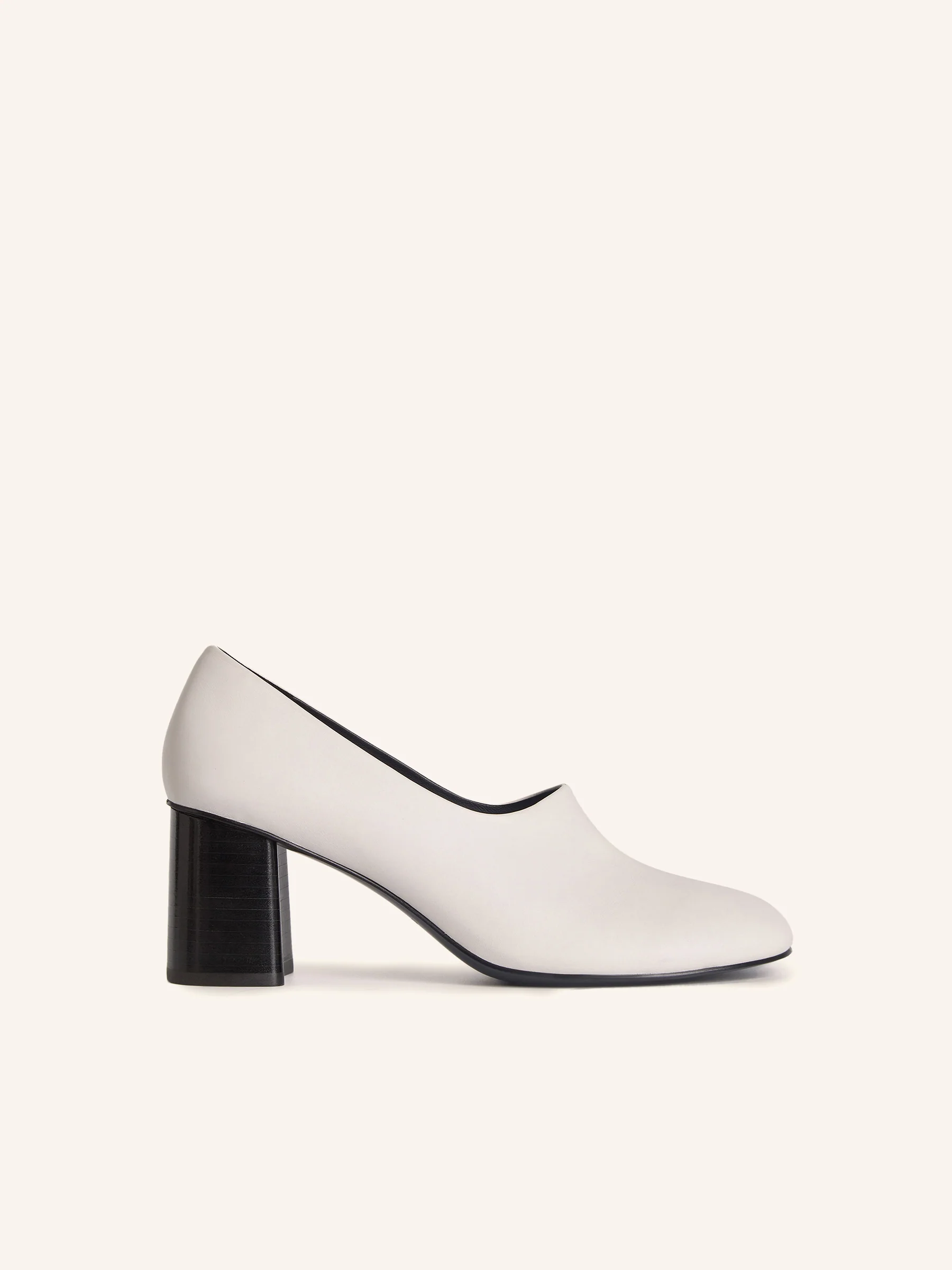 Leather pumps