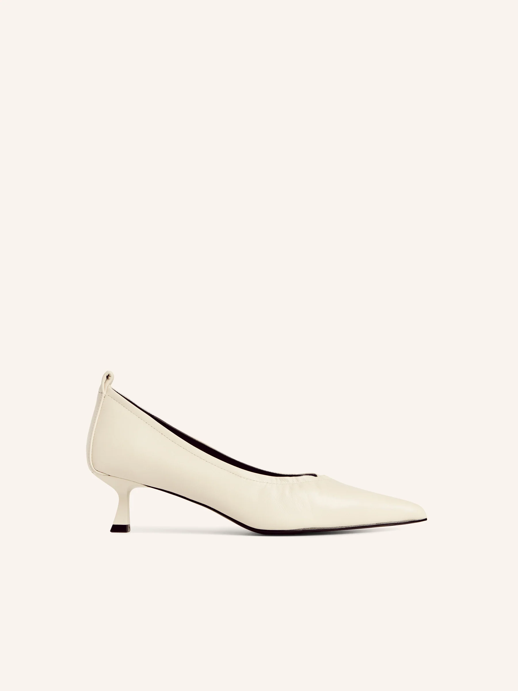 Leather pumps