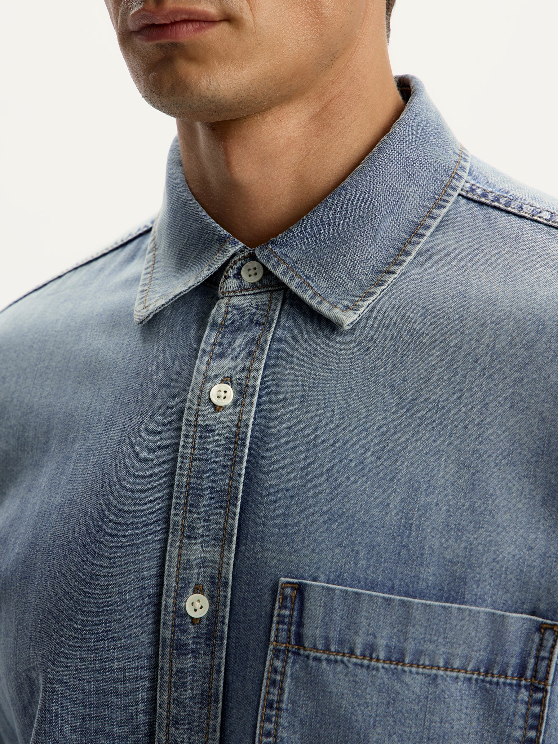 Lightweight denim shirt - Image 3