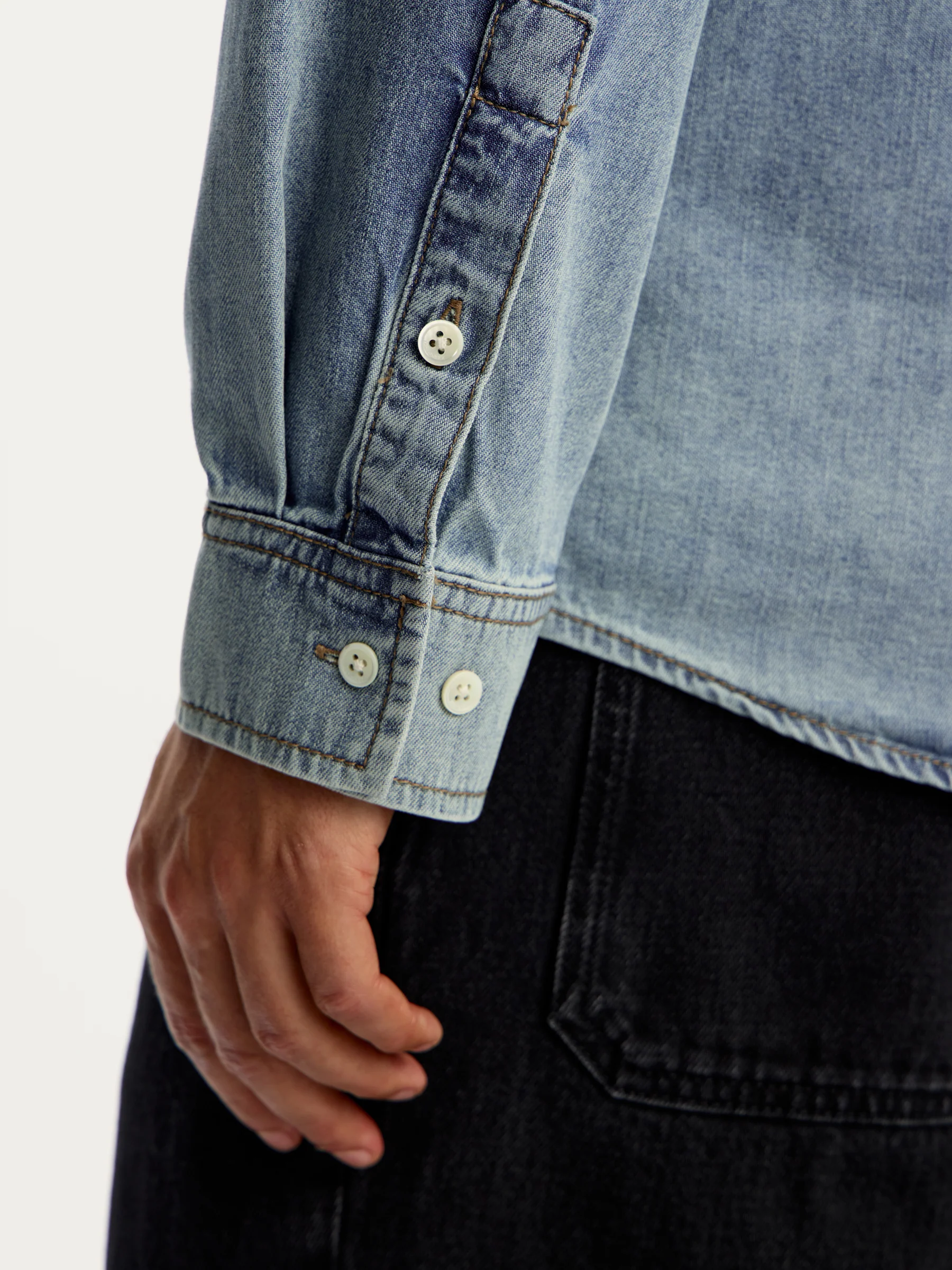 Lightweight denim shirt - Image 4