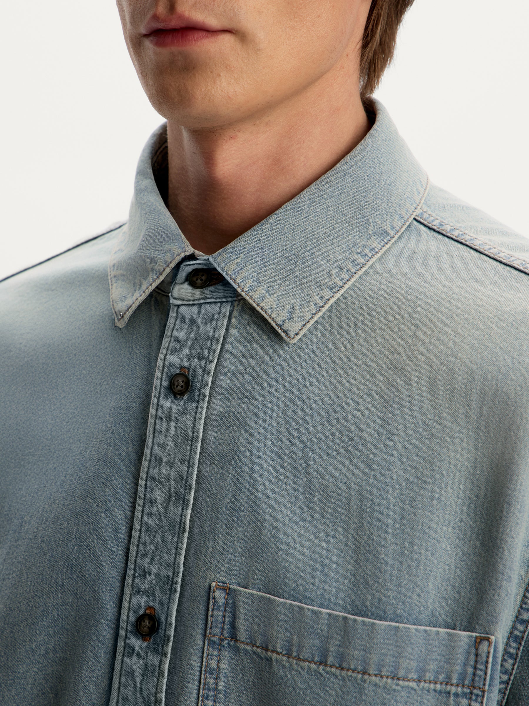Lightweight denim shirt - Image 4