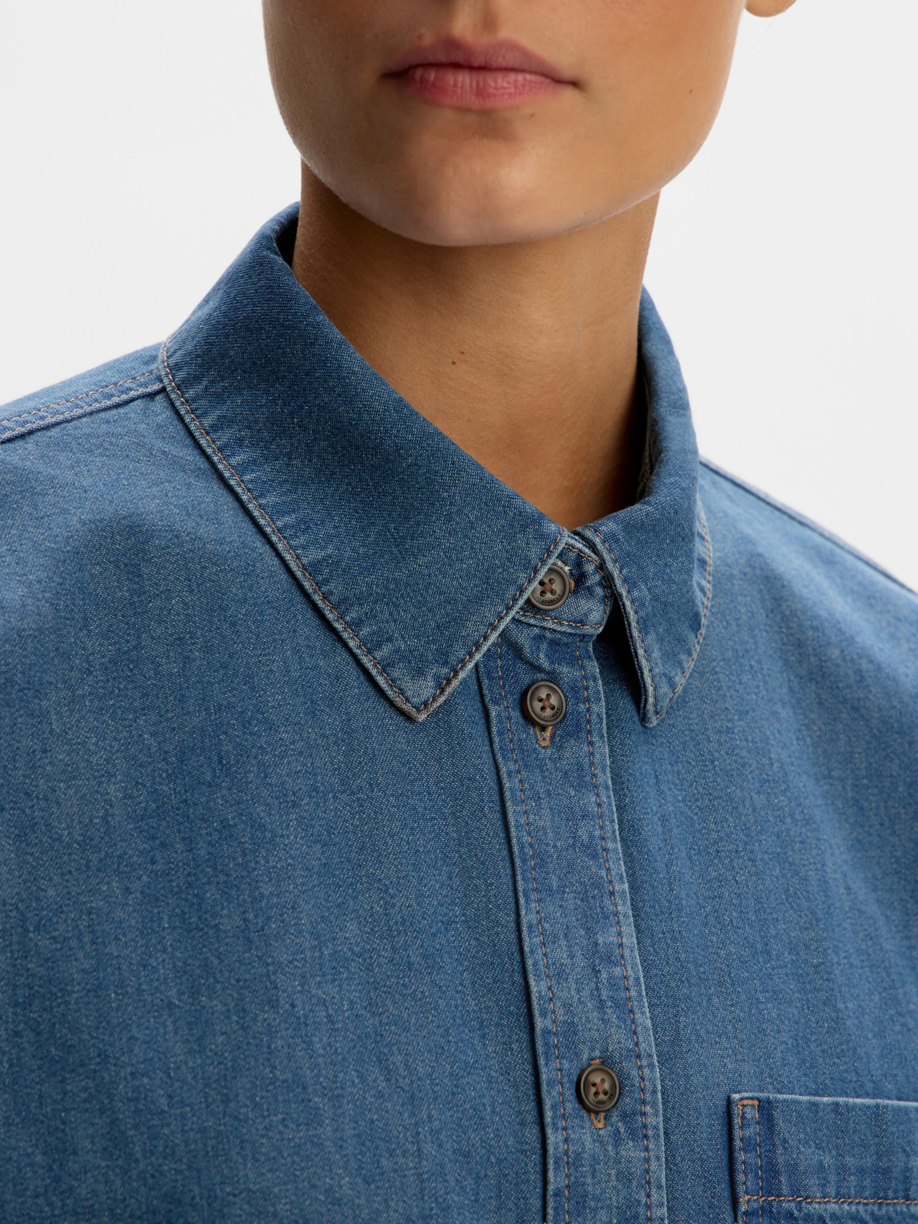 Lightweight denim shirt - Image 4
