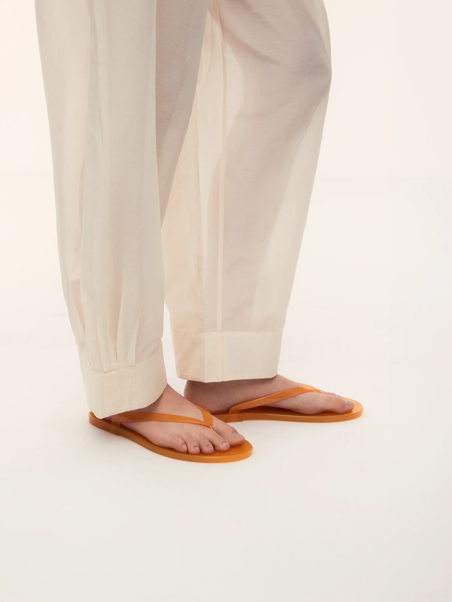 Obsidian thong sandals - Image 3