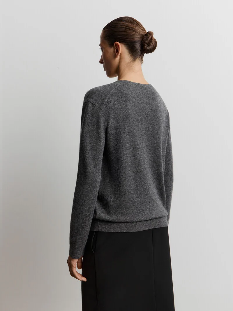 Wool-cashmere U-neck jumper - Image 5